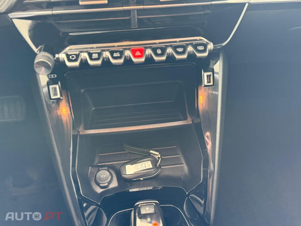 Peugeot E-2008 50 kWh Active Pack