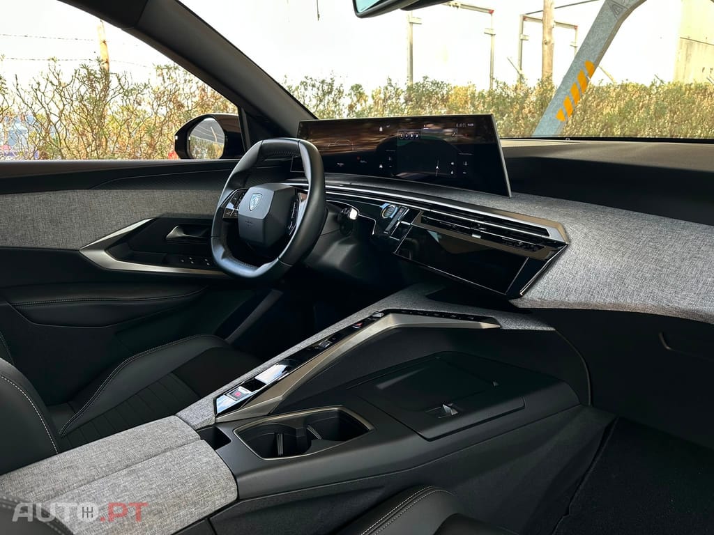 Peugeot 3008 1.2 Hybrid Allure e-DCS6