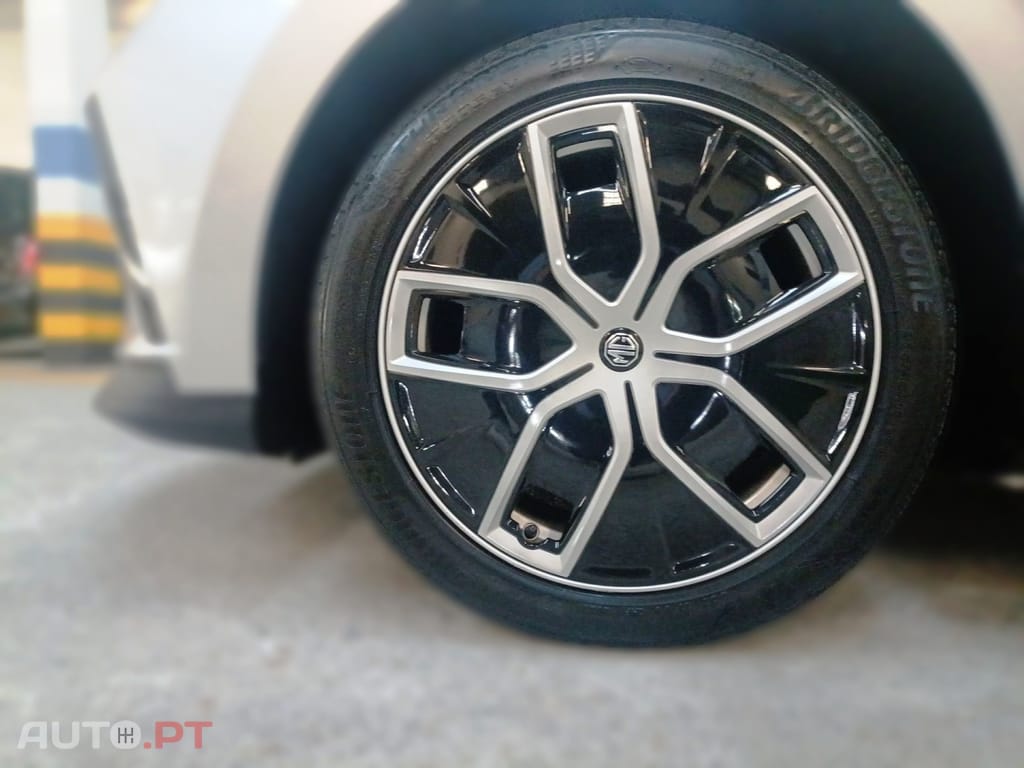 MG MG4 64 kWh Luxury