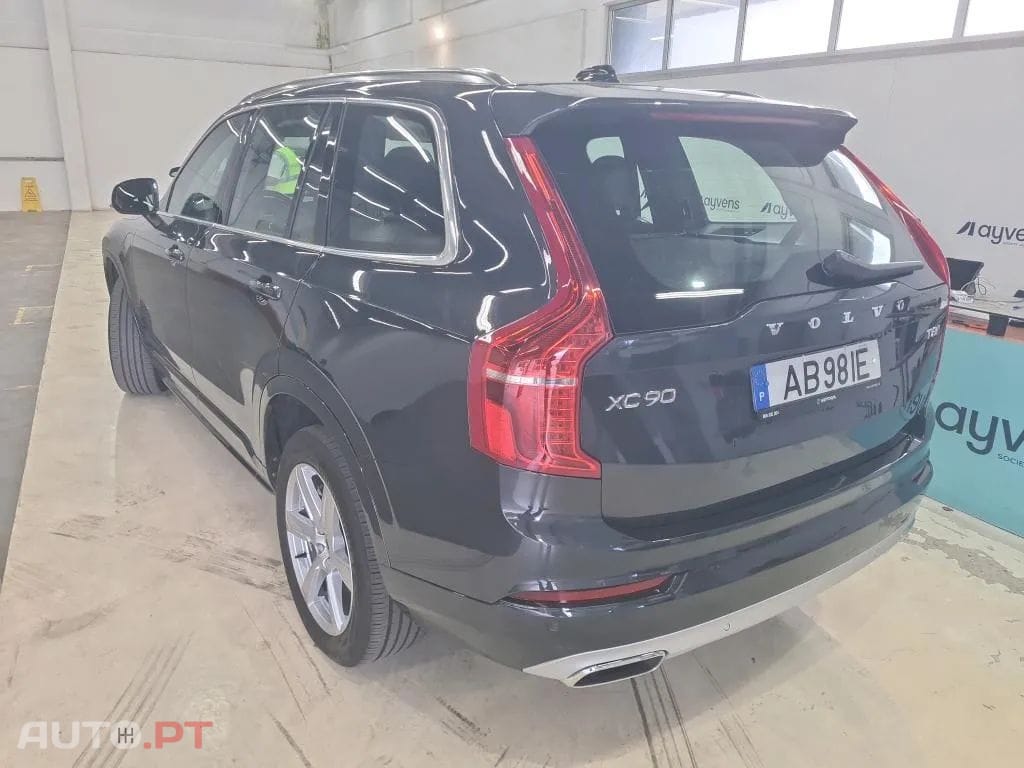 Volvo XC90 2.0 T8 PHEV Momentum Plus AWD