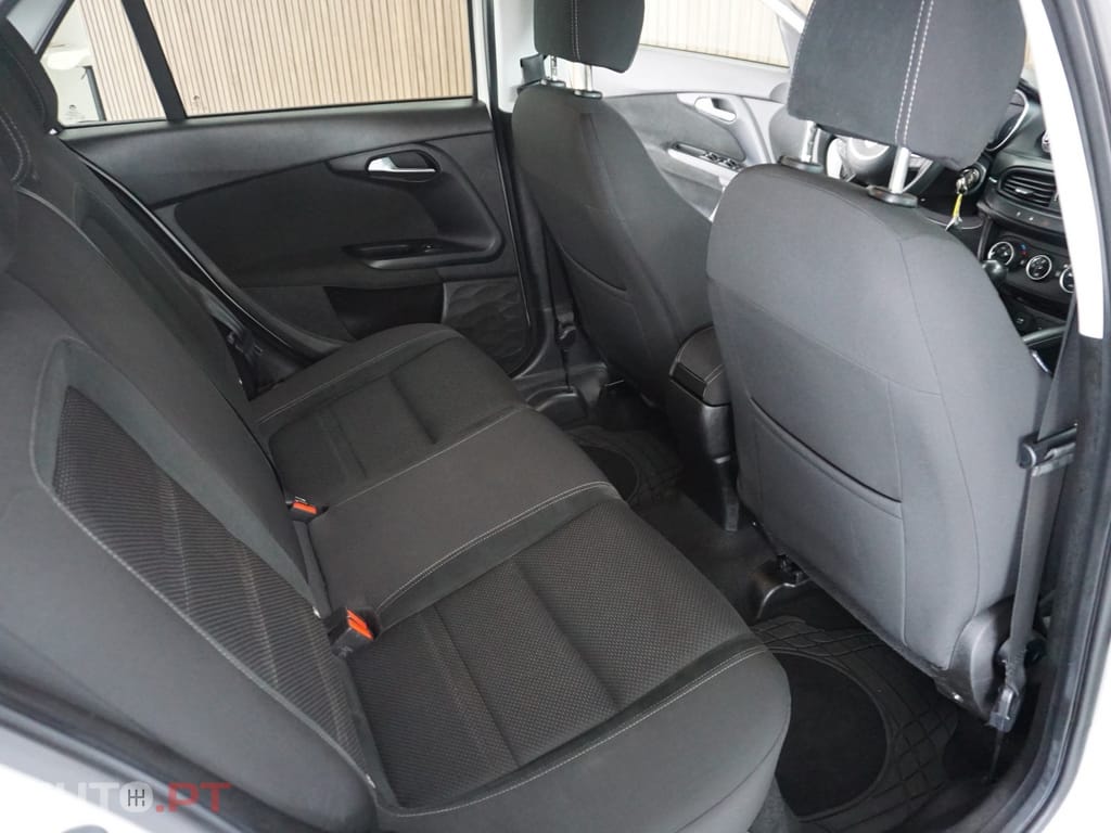 Fiat Tipo 1.6 M-Jet Lounge Tech J17 DCT