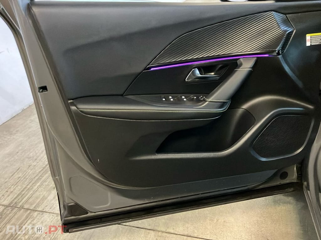 Peugeot E-2008 50 kWh GT