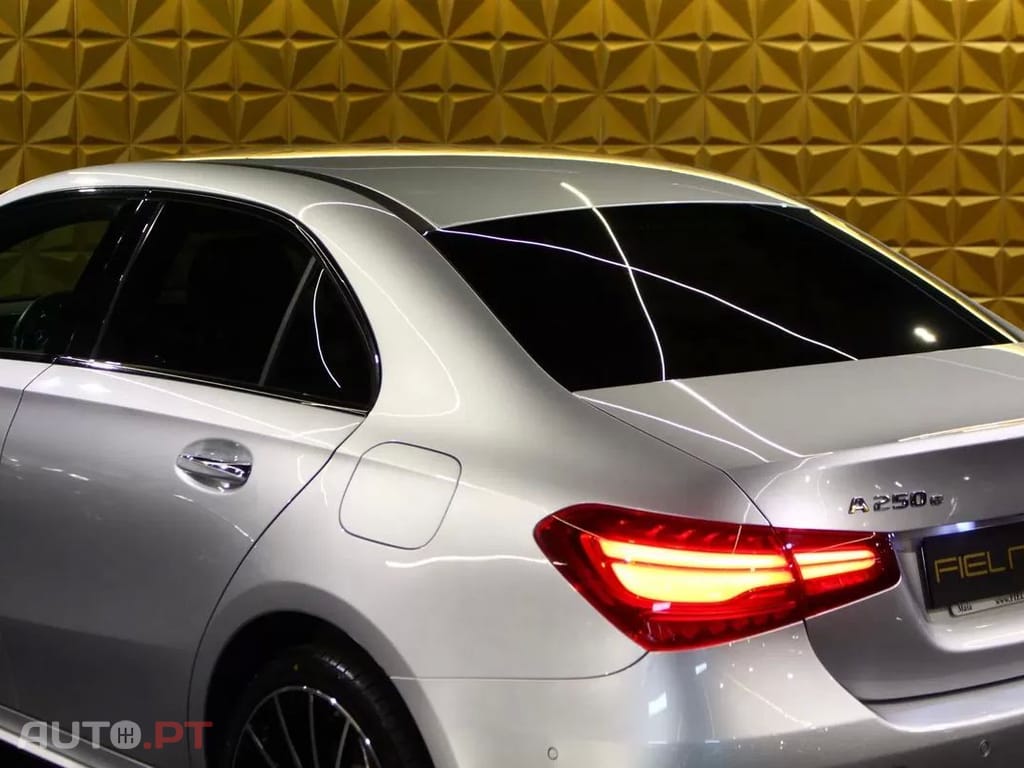 Mercedes-Benz A 250 e AMG Line