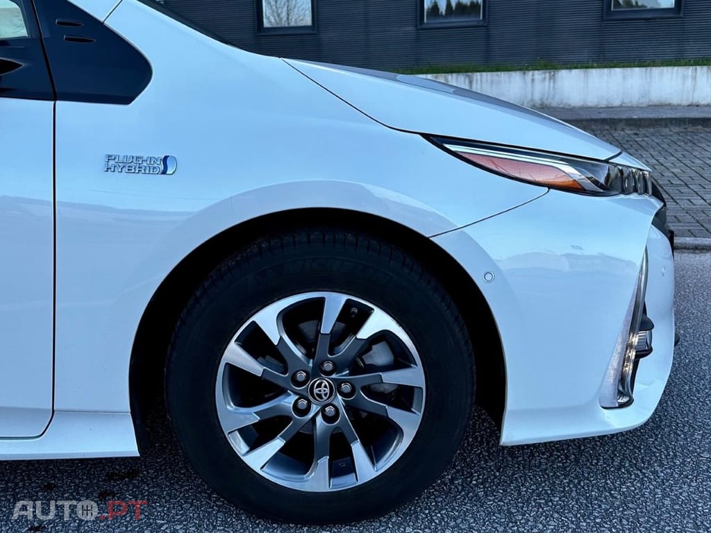 Toyota Prius 1.8 Plug-In Luxury+Pele