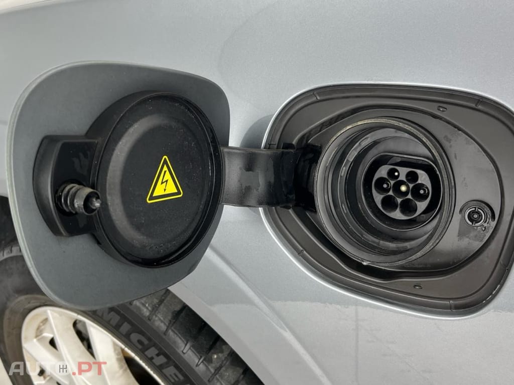 Volvo XC60 2.0 T8 PHEV Momentum Plus AWD