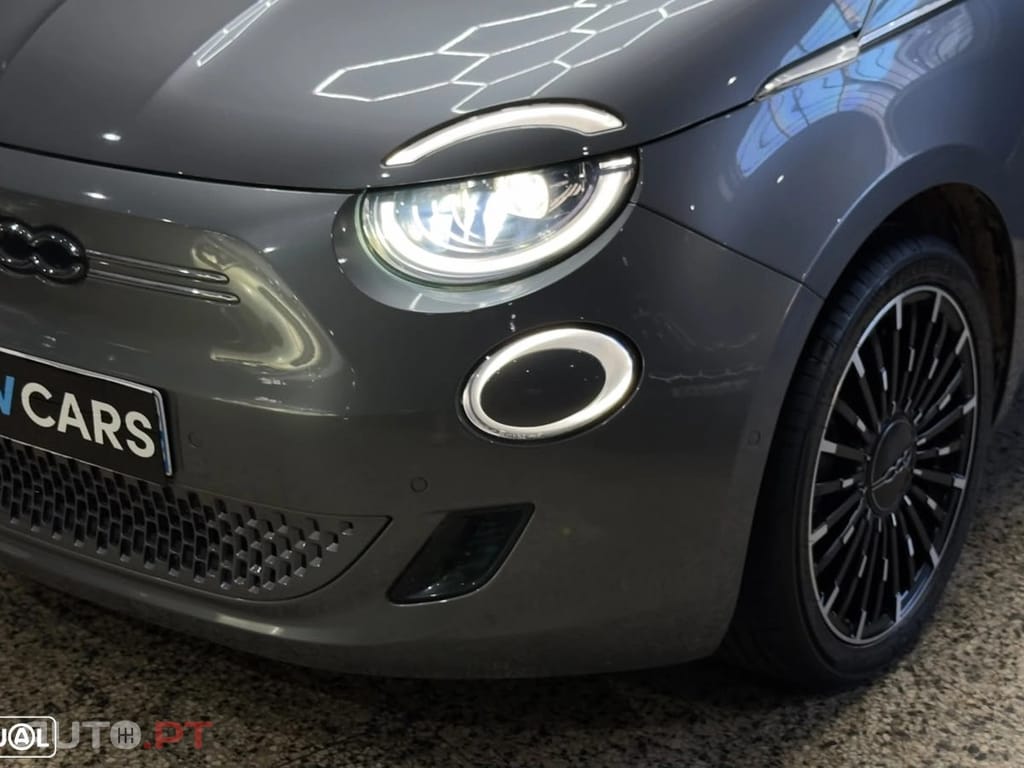 Fiat 500e La Prima