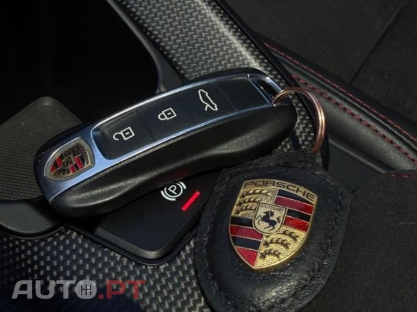 Porsche 911 Carrera 4 GTS PDK