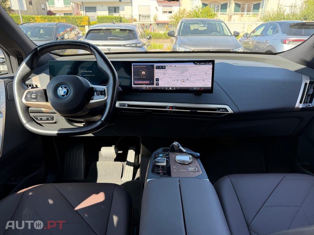 BMW iX xDrive 50 Pack Desportivo