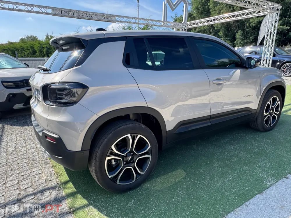 Jeep Avenger 54 kWh Summit — fotografia 18