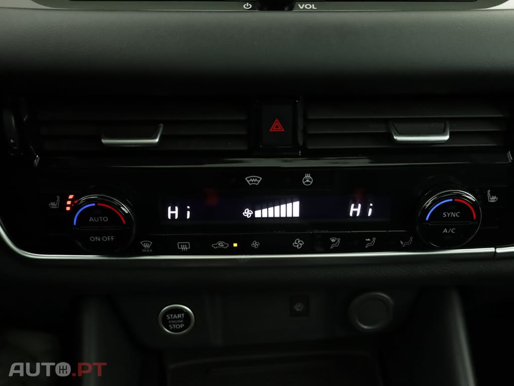 Nissan Qashqai Qashqai 1.3 DIG-T N-Connecta LED Xtronic