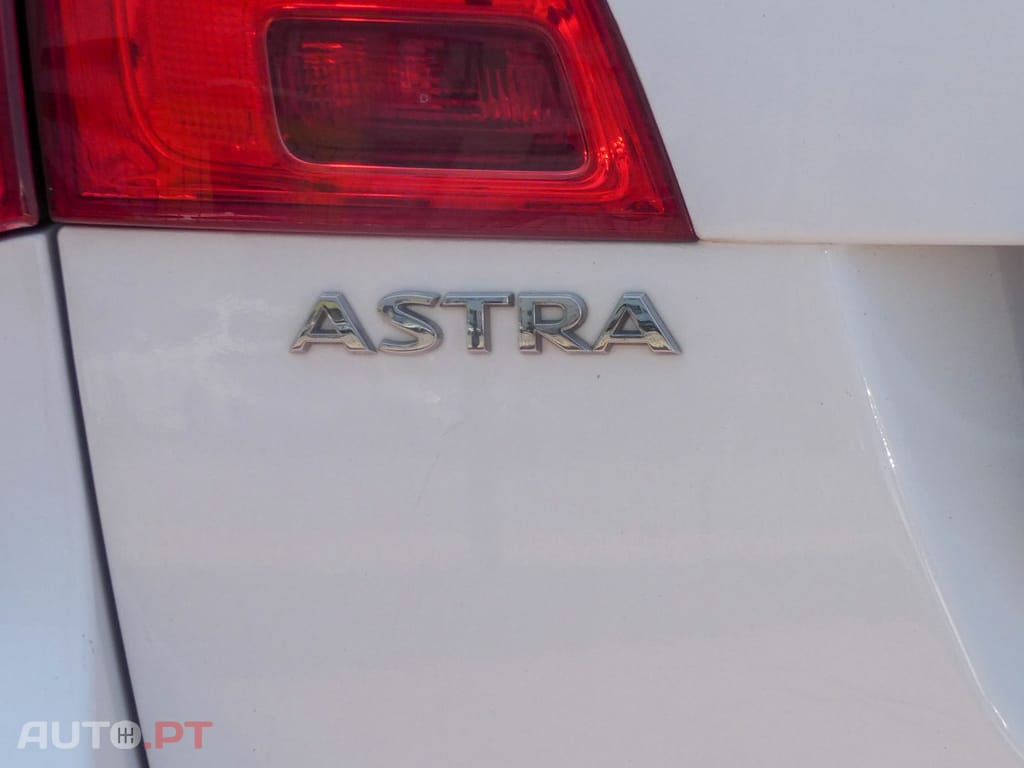 Opel Astra Outro