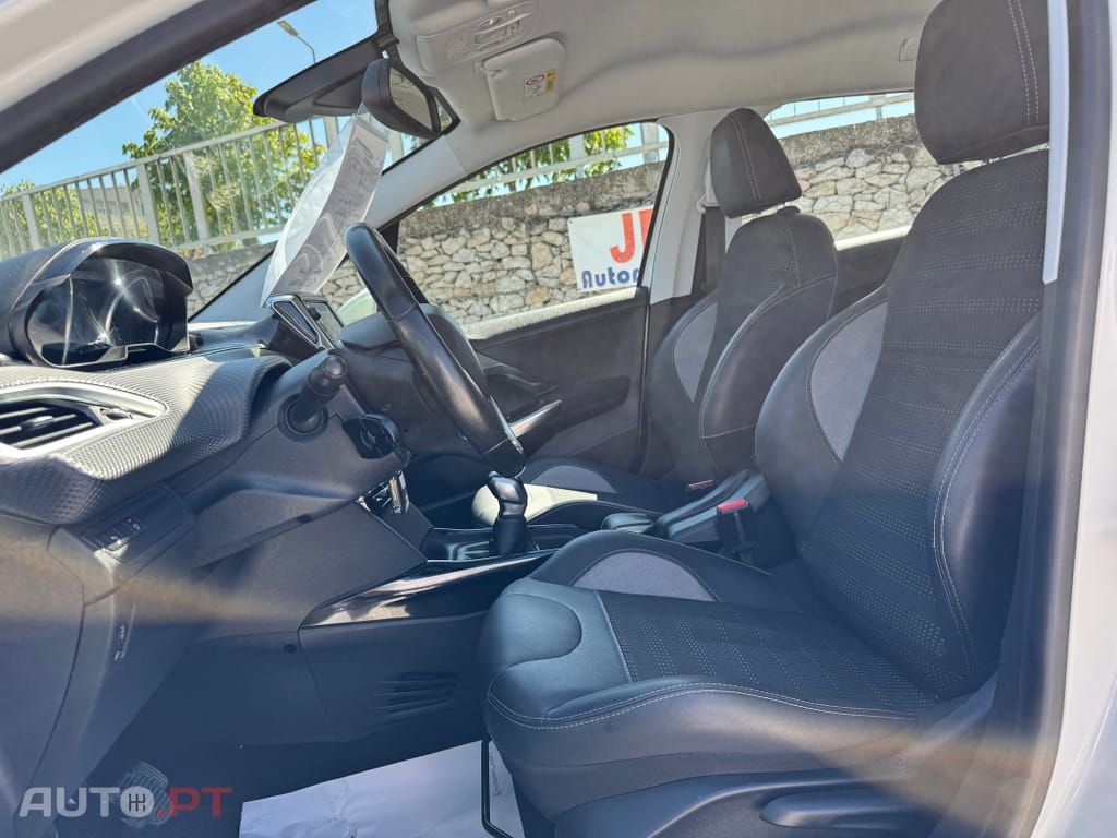 Peugeot 2008 1.2 PureTech Allure