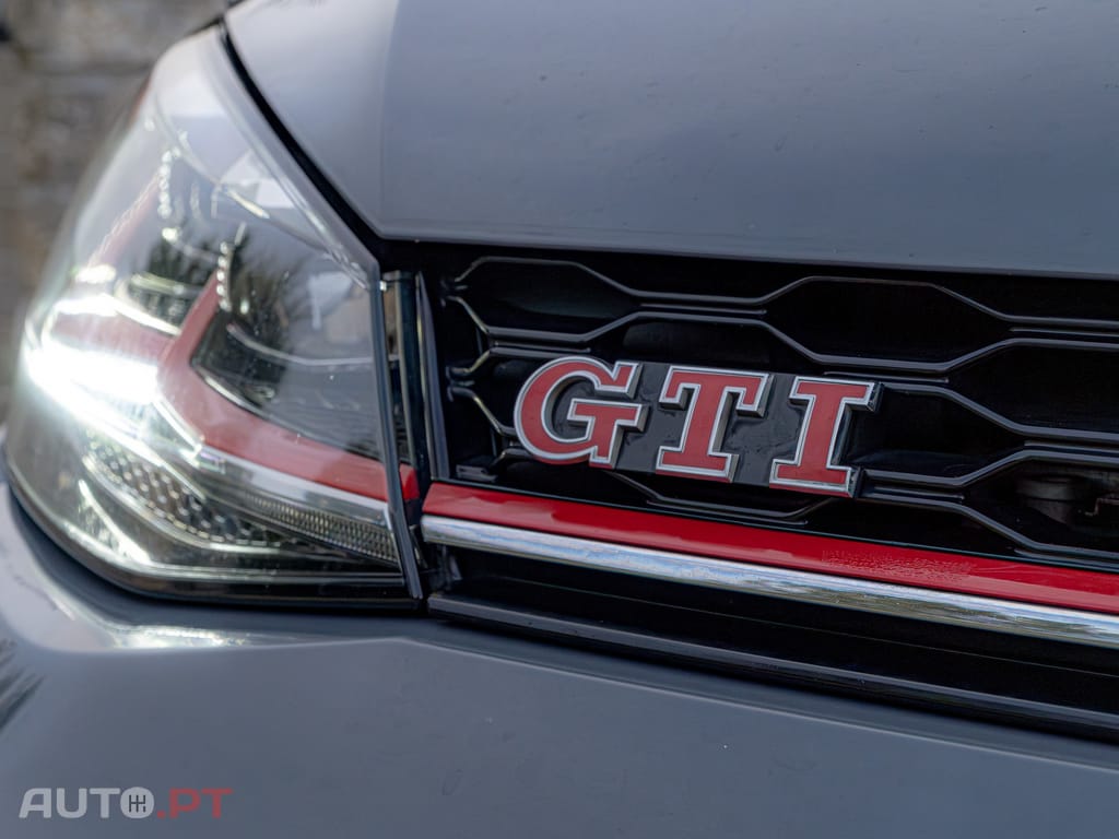 Volkswagen Golf 2.0 TSI TCR DSG
