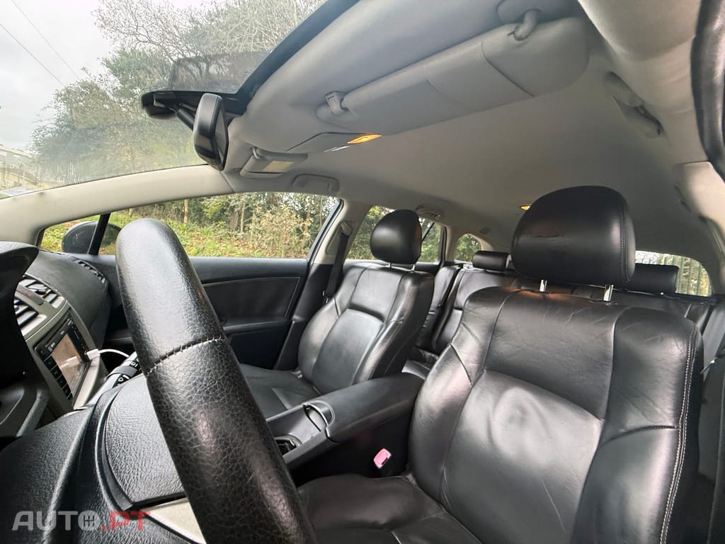 Toyota Avensis TOYOTA AVENSIS 2.0 D4D LUXURI+GPS+PELE+MULTIMÉDIA