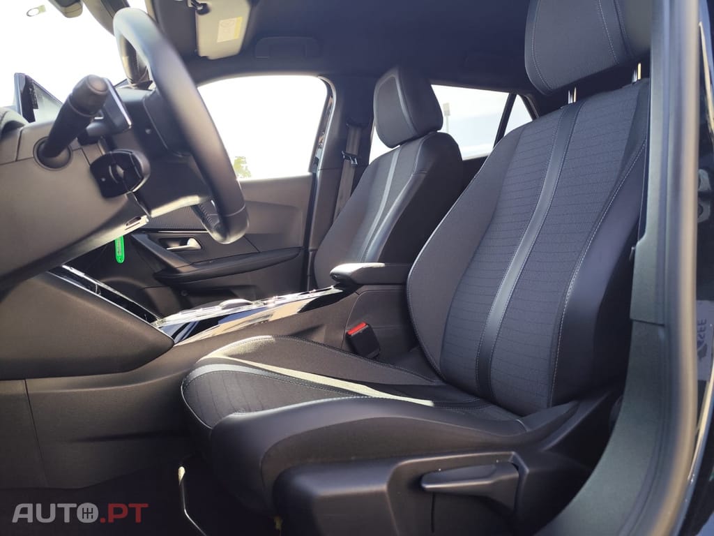 Peugeot 2008 1.2 PureTech Allure EAT8