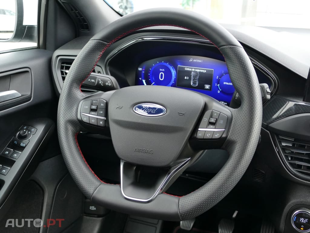Ford Focus 1.0 EcoBoost MHEV ST-Line X