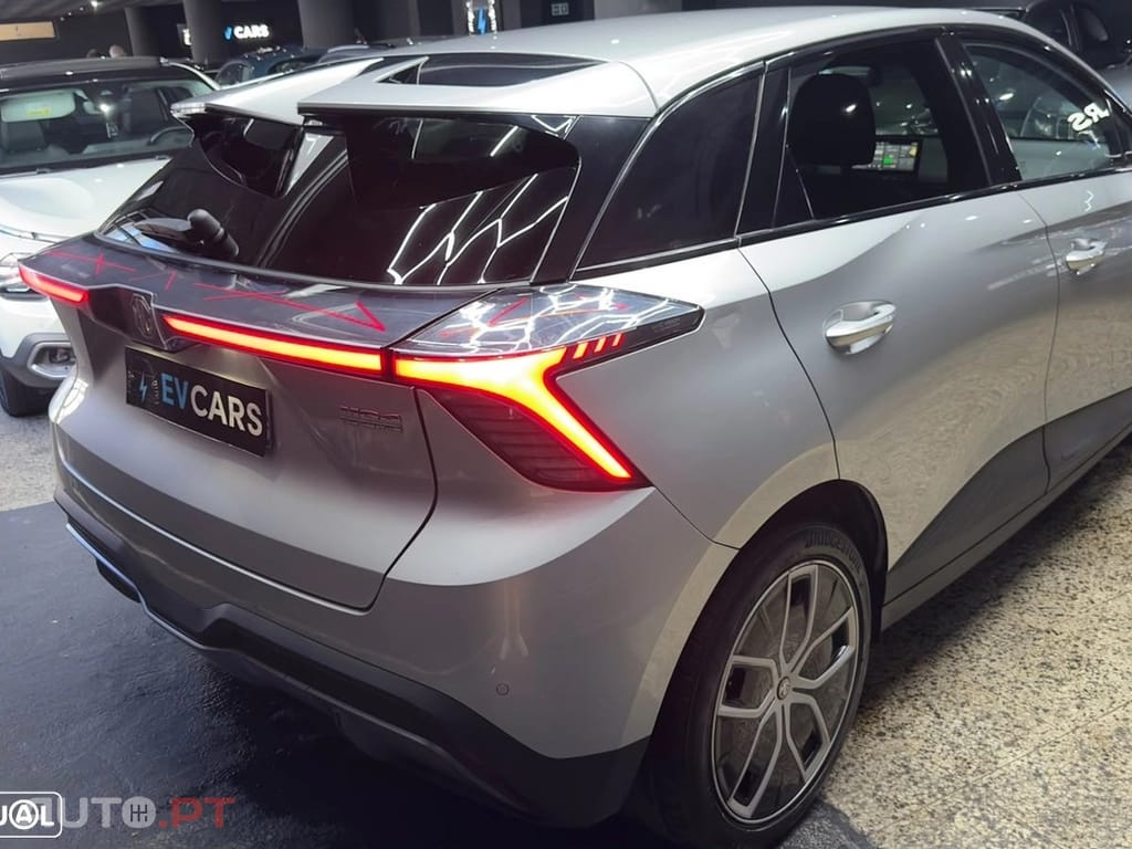 MG MG4 77 kWh Extended Range Luxury