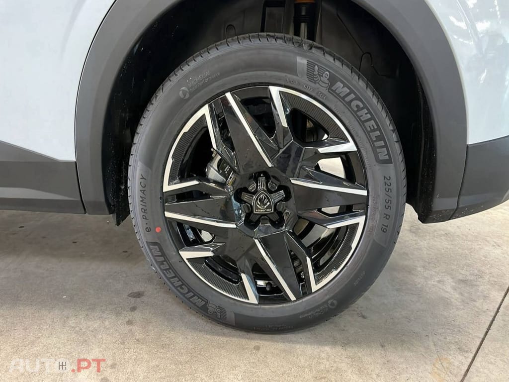 Peugeot 3008 1.2 Hybrid Allure e-DCS6