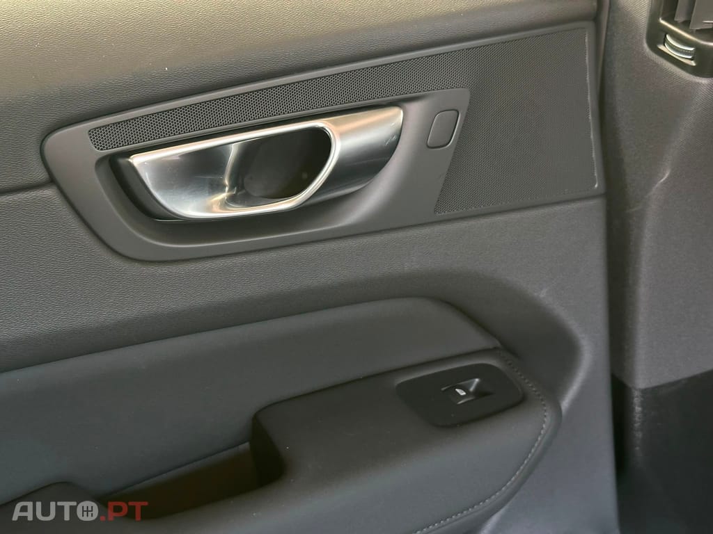 Volvo XC60 2.0 T6 PHEV Core AWD
