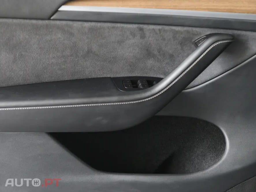 Tesla Model Y Long Range RWD