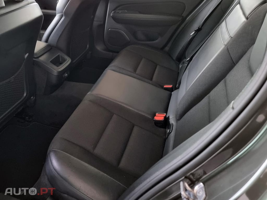 Volvo V60 2.0 T4 Momentum Plus