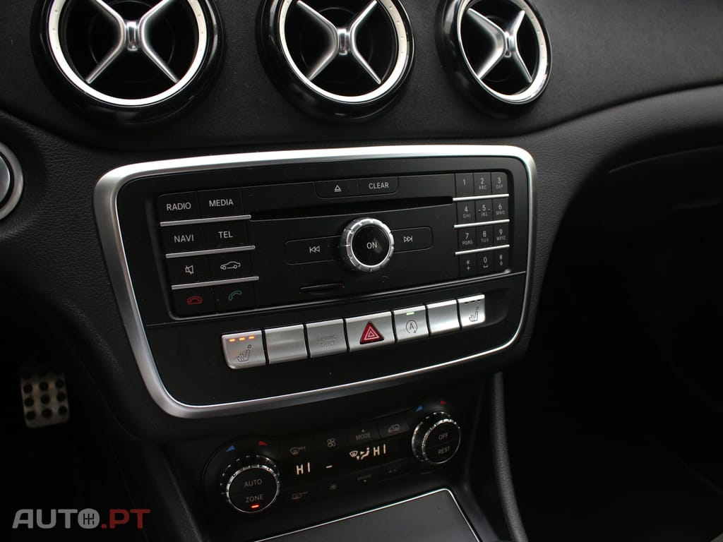 Mercedes-Benz CLA 180 AMG Line