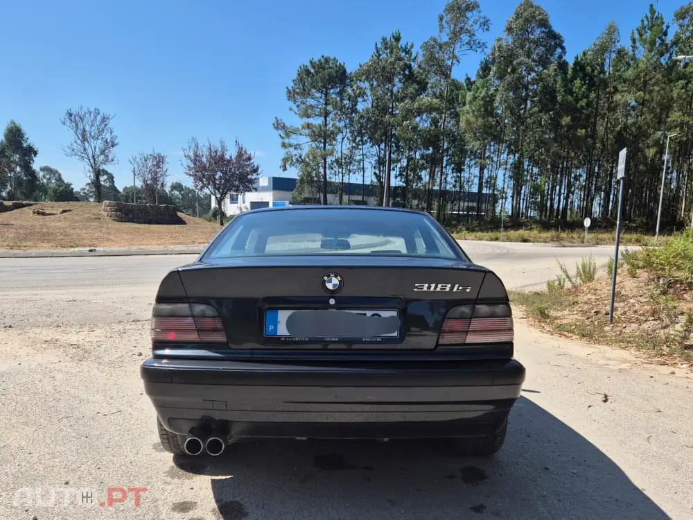 BMW 318 iS Coupé