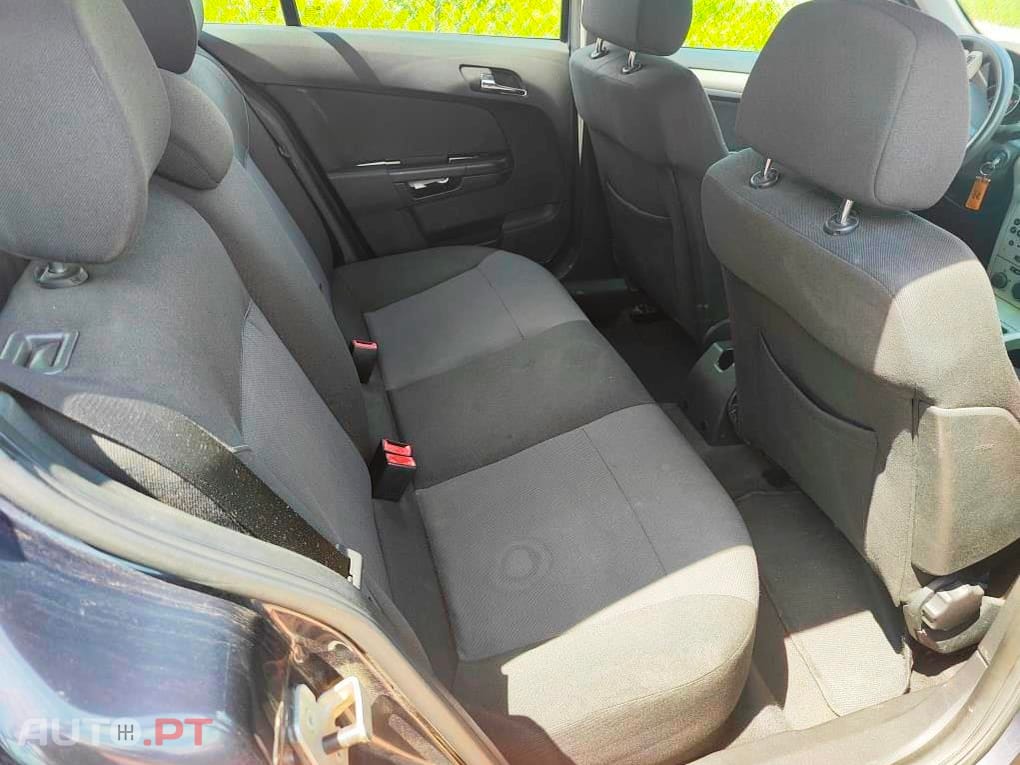 Opel Astra 1.3 CDTI 90cv / 58€ mês