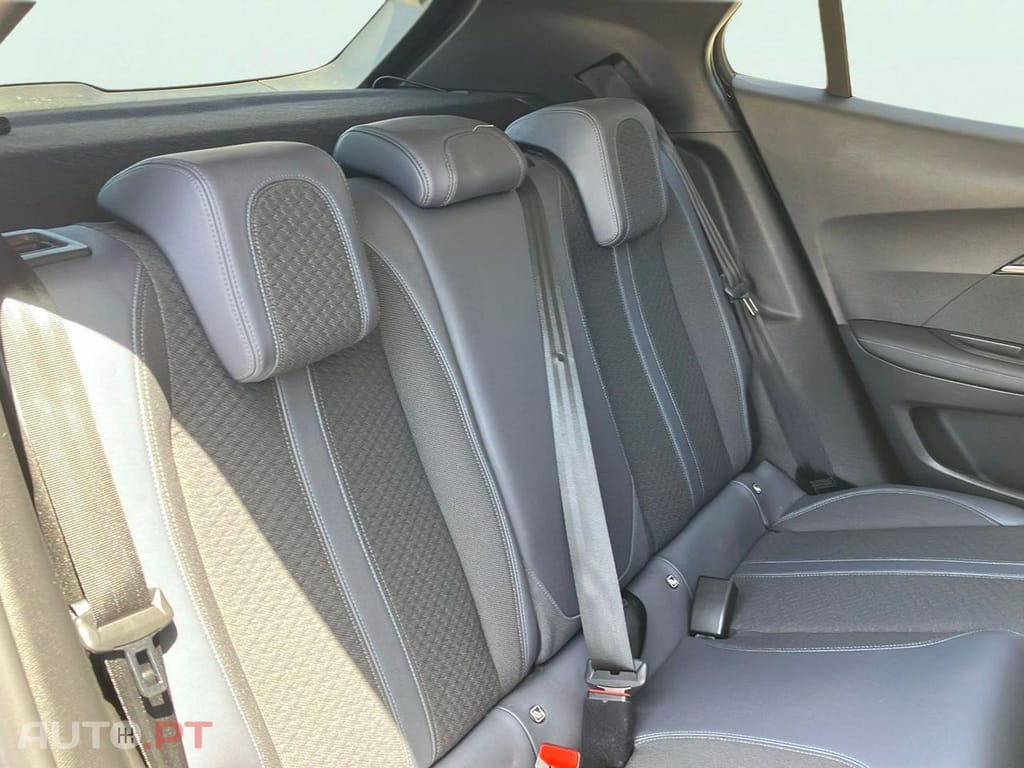 Peugeot 2008 1.5 BlueHDi Allure EAT8