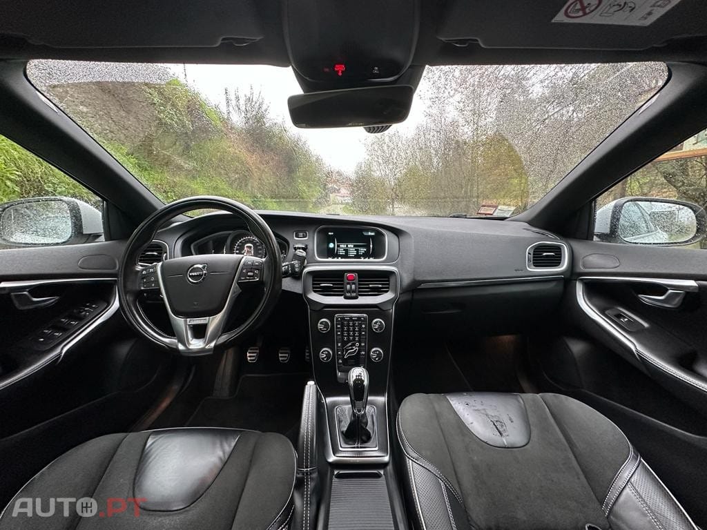 Volvo V40 2.0 D3 R-Design