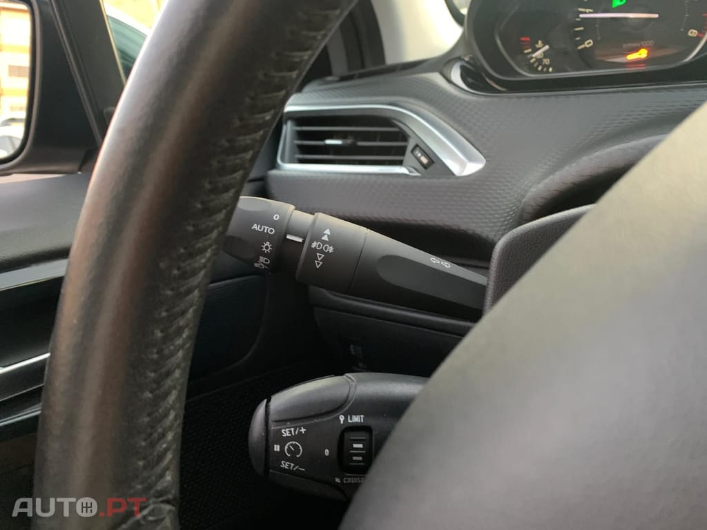 Peugeot 208 1.5 BlueHDi Signature