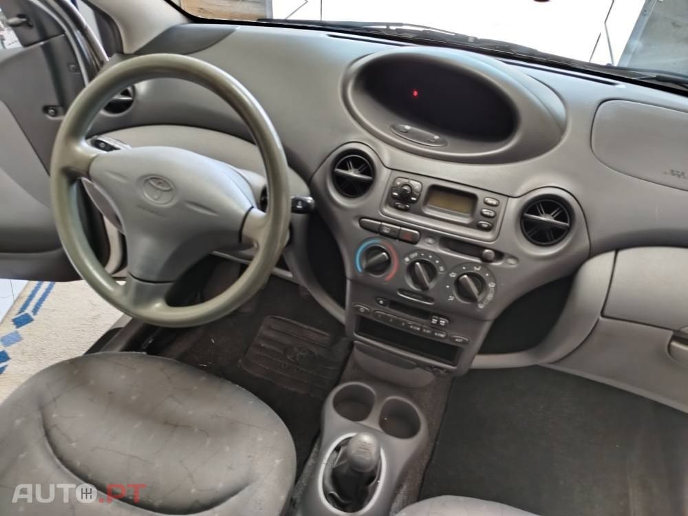Toyota Yaris 1.0 Base