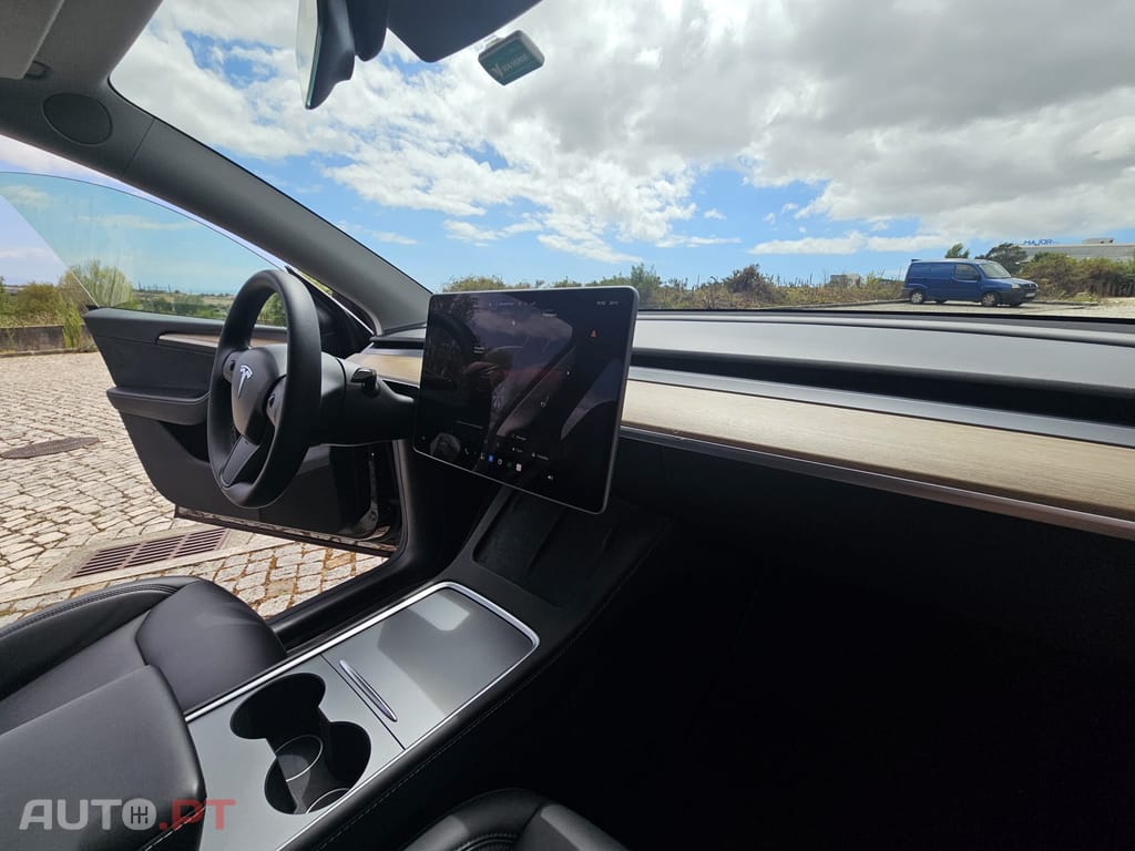 Tesla Model Y Long Range AWD