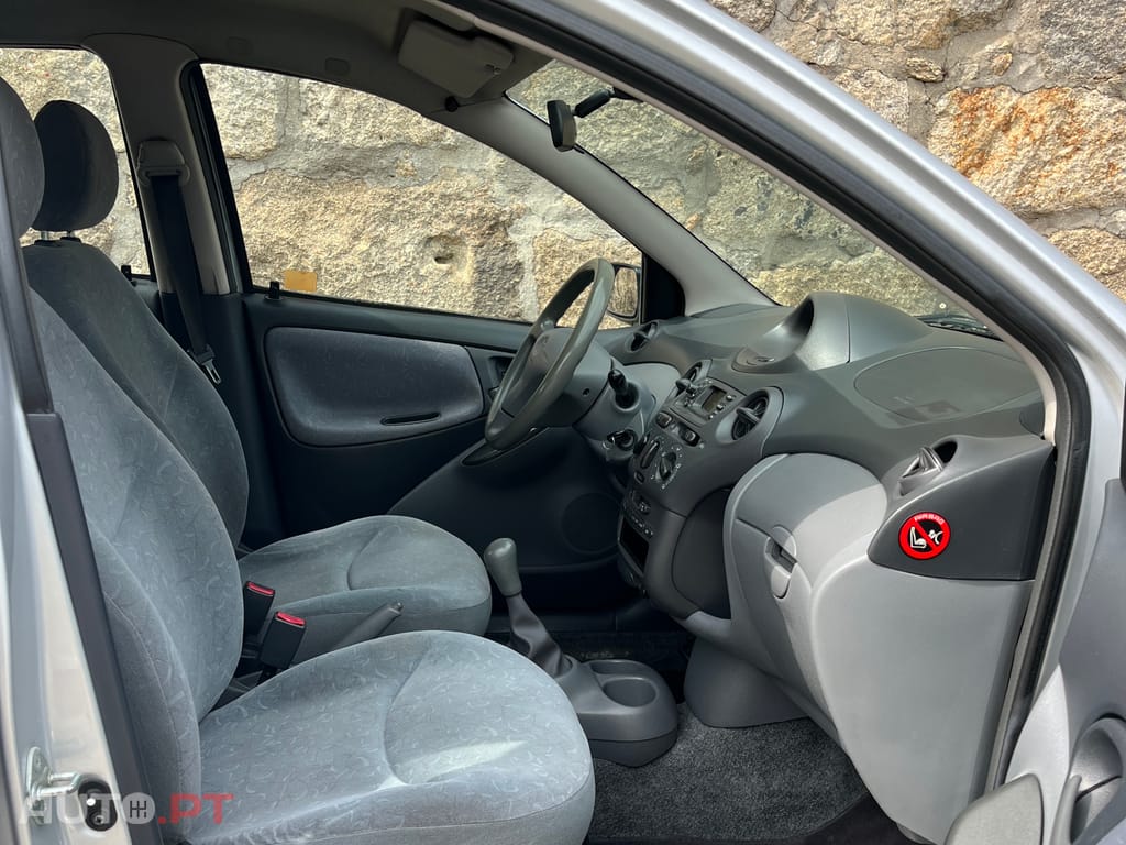 Toyota Yaris 1.0 vvti Sol