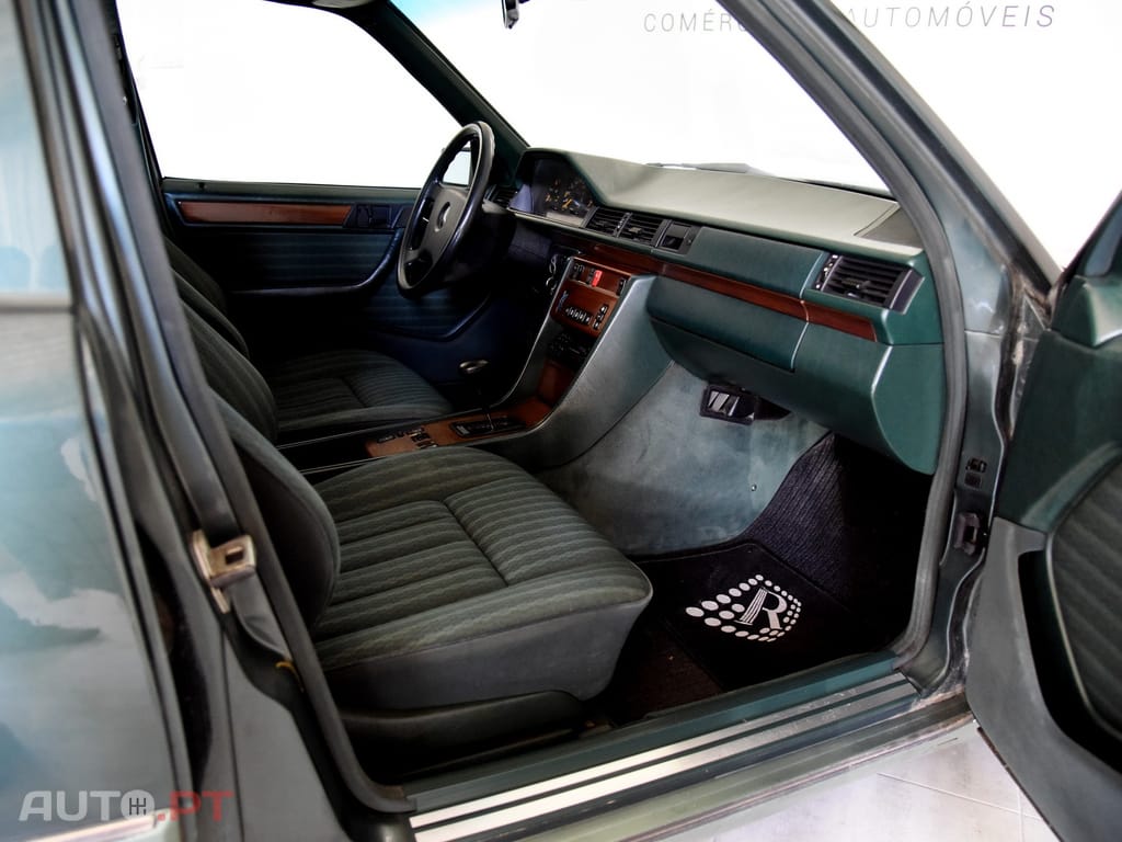 Mercedes-Benz E 300 D Turbo