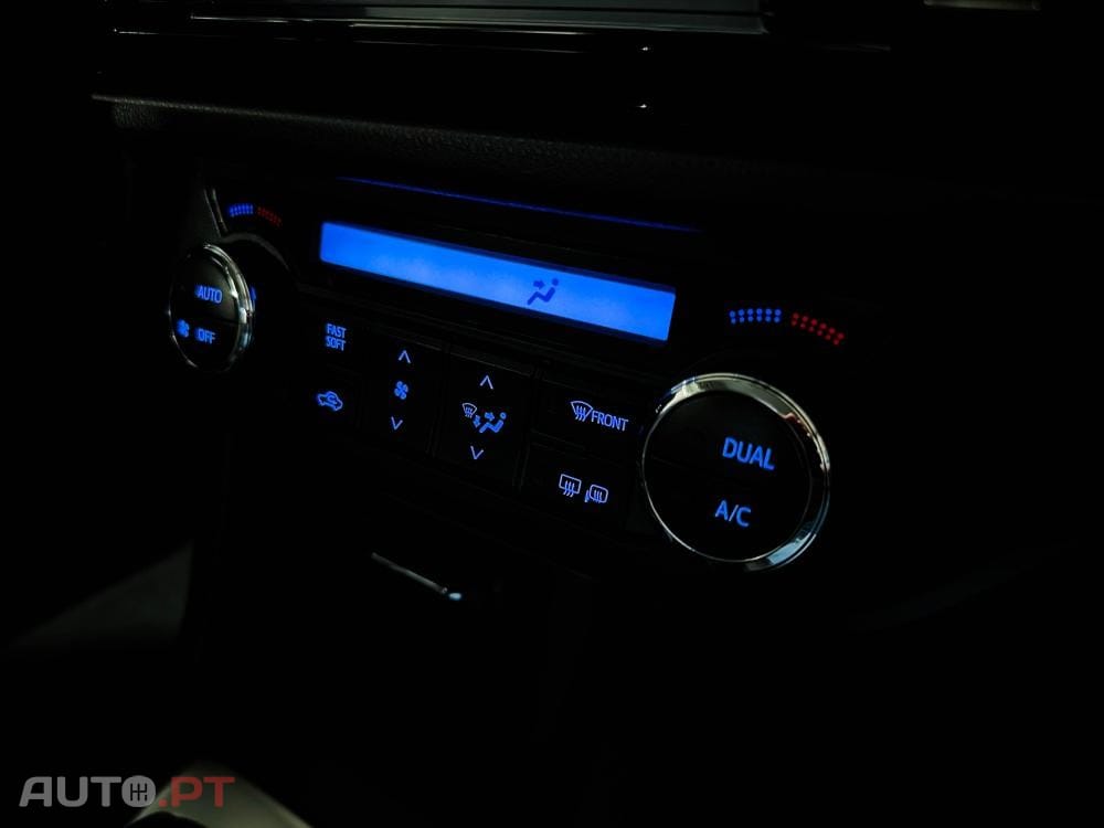 Toyota Corolla 1.4 D-4D Exclusive +Navi MM