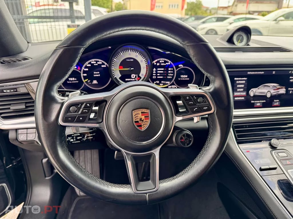 Porsche Panamera 4 E-Hybrid