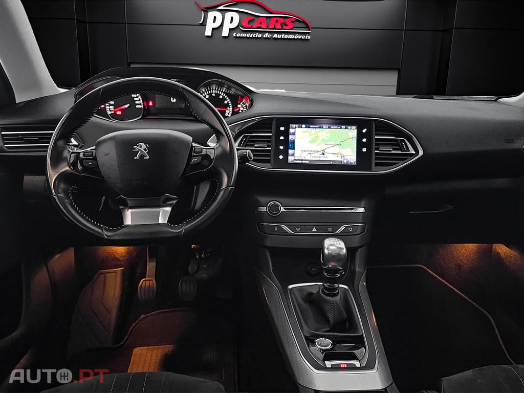 Peugeot 308 1.2 PureTech Allure Faróis Full LED