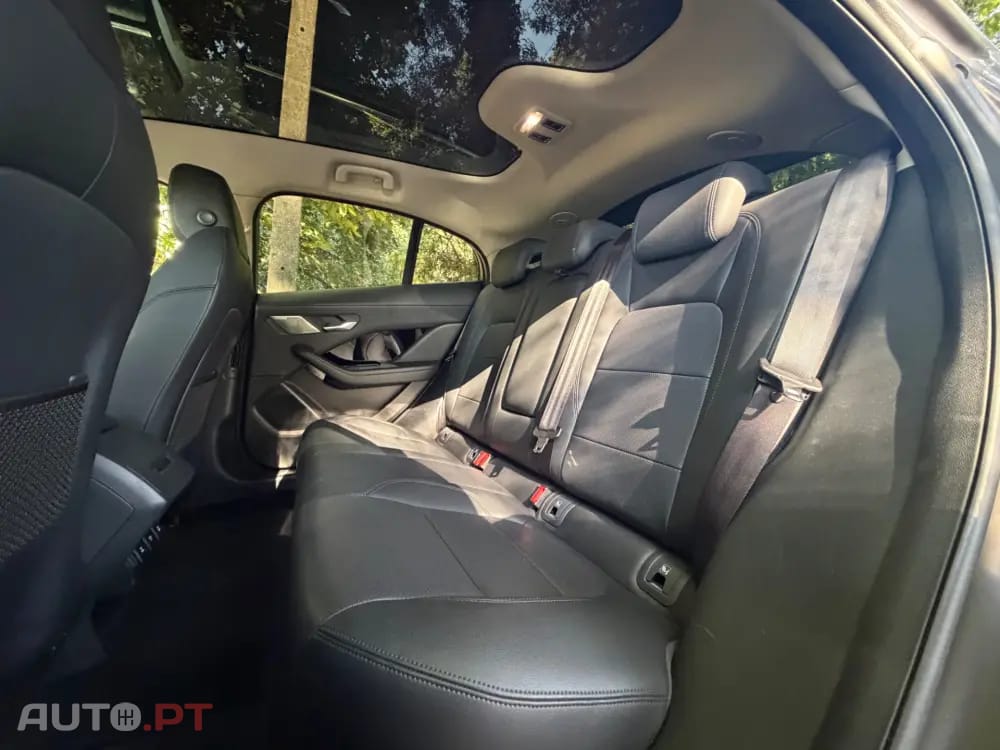 Jaguar I-Pace EV400 R-Dynamic HSE AWD