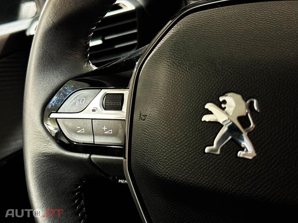 Peugeot E-208 50 kWh Allure Pack