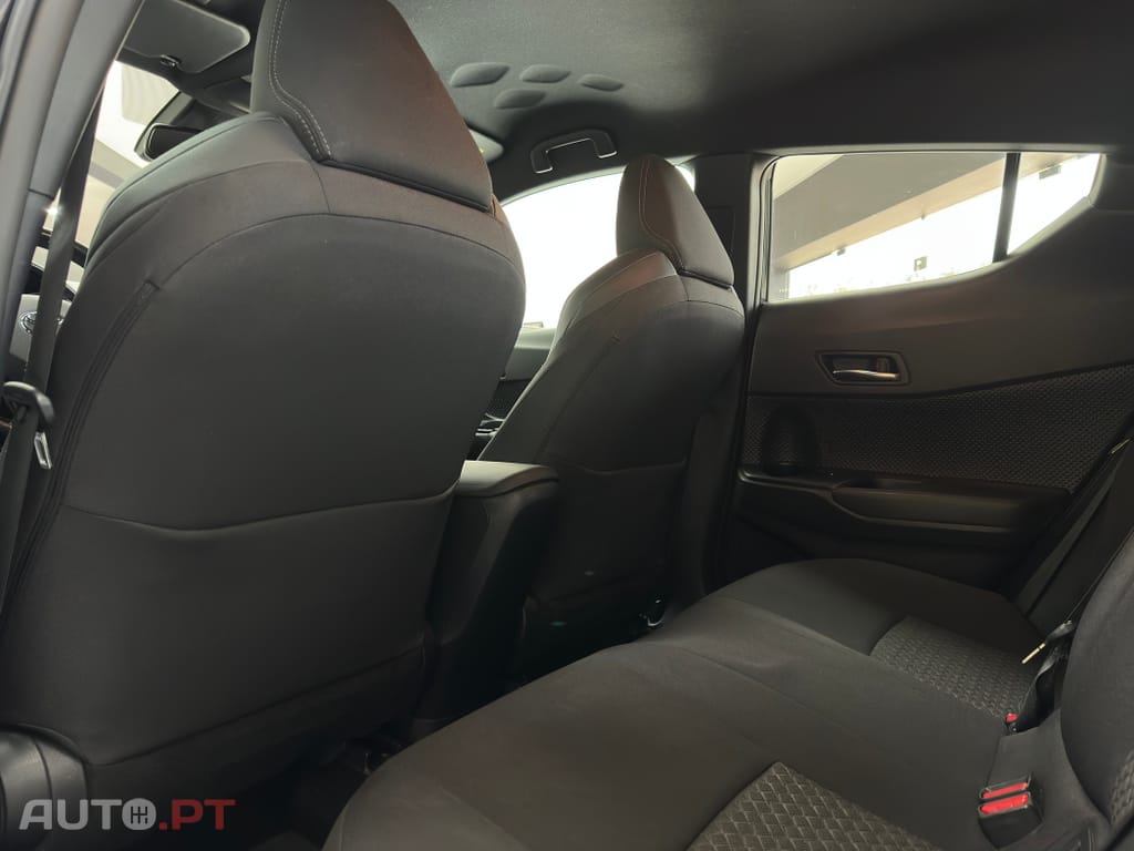 Toyota C-HR 2.0 Hybrid Square Collection