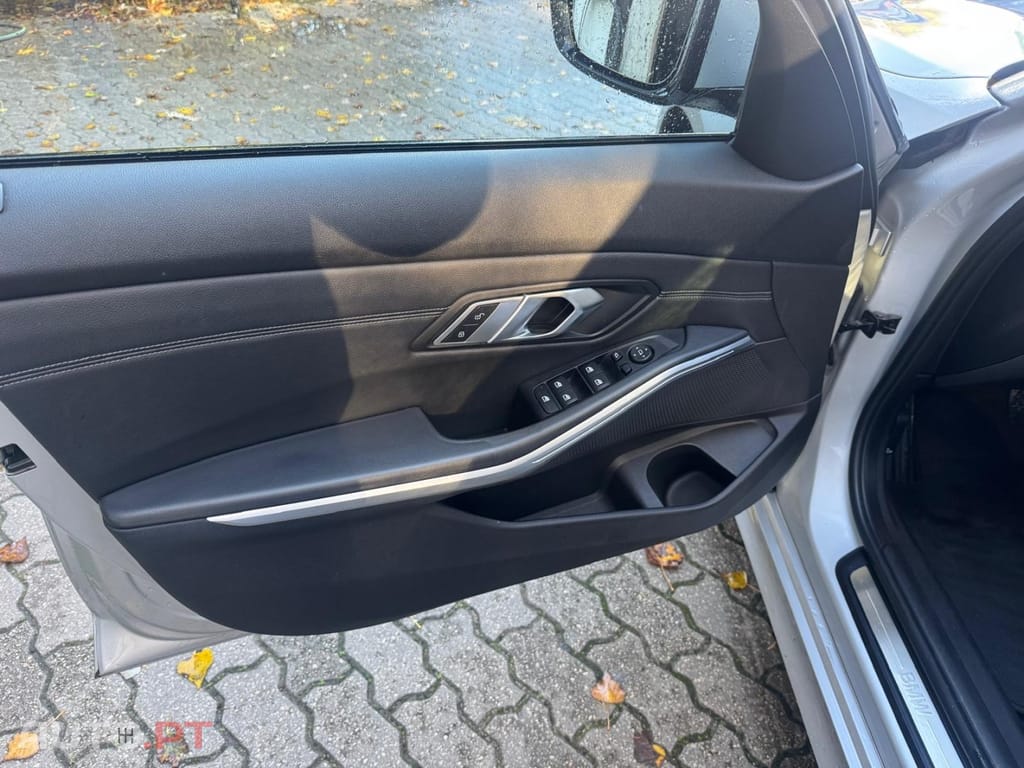 BMW 318 d Line Luxury Auto