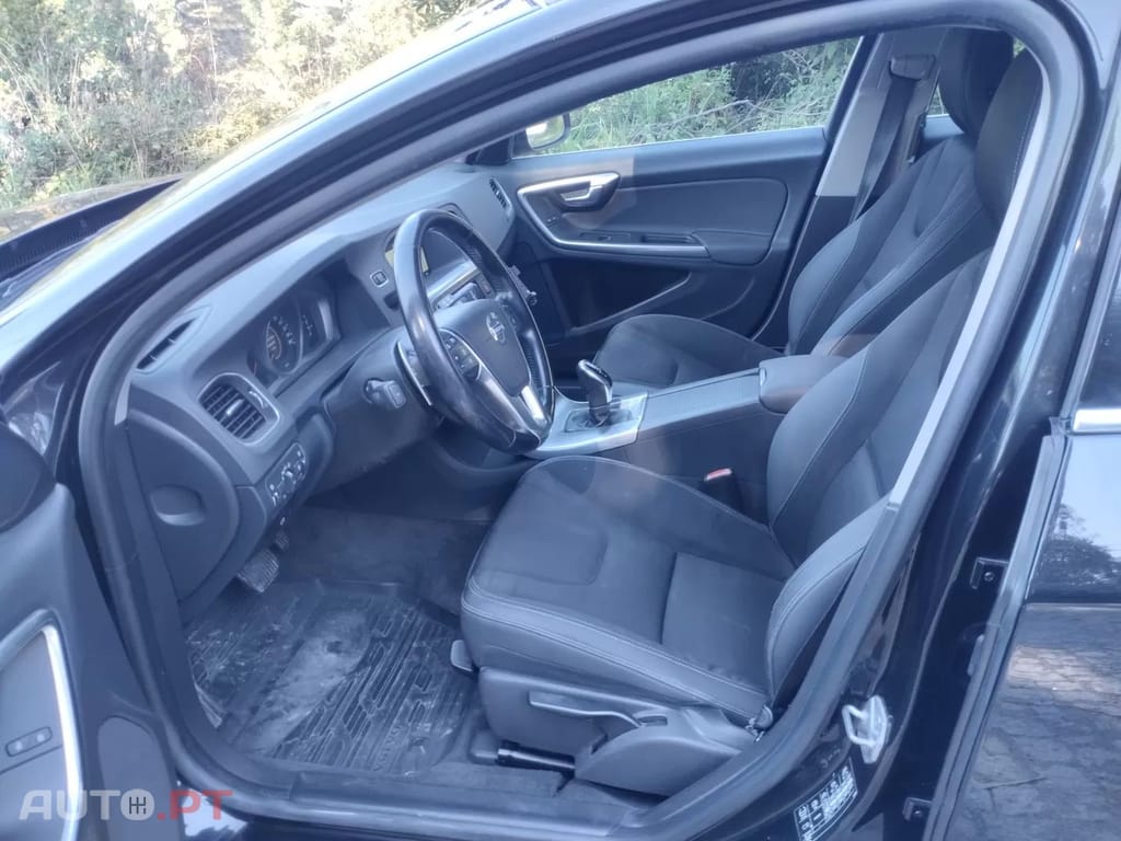 Volvo V60 2.0 D4 Momentum Eco Geartronic