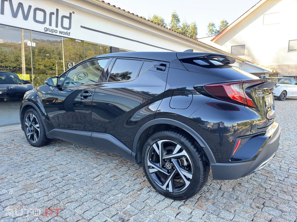 Toyota C-HR 2.0 Hybrid Square Collection