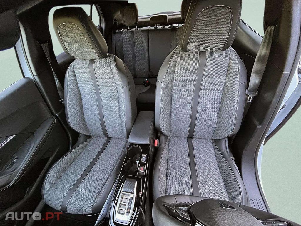 Peugeot E-2008 50 kWh Allure Pack