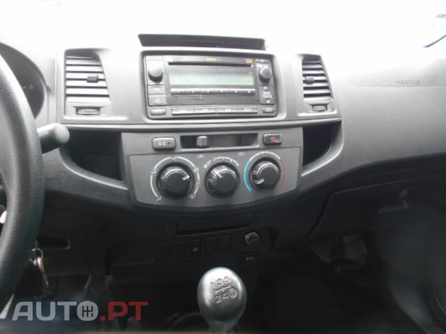 Toyota Hilux 2.5D-4D 4X2 Báscula nova