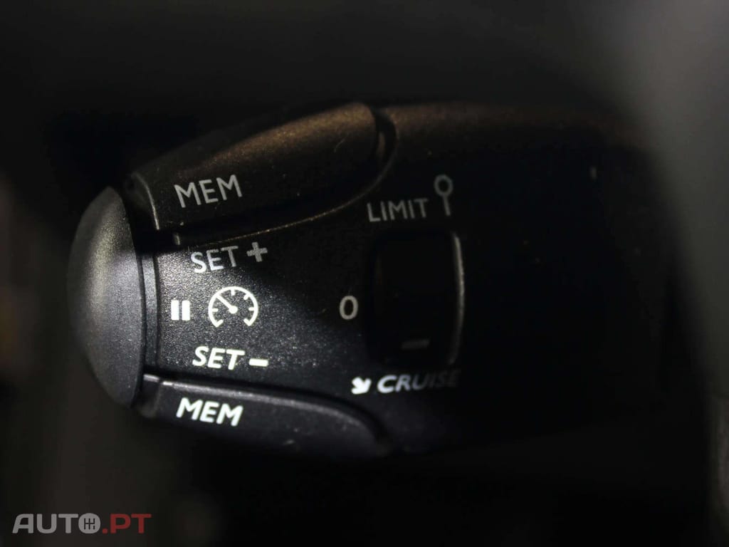 Peugeot 2008 1.2 Hybrid Allure e-DCS6