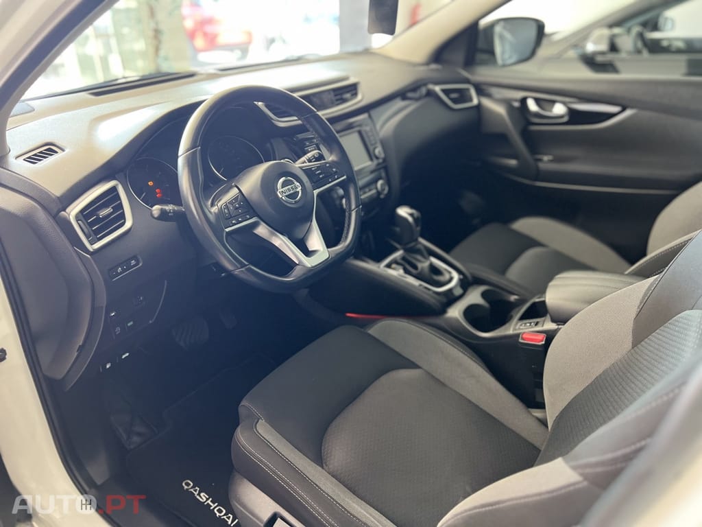 Nissan Qashqai 1.3 DIG-T N-Connecta J18 DCT