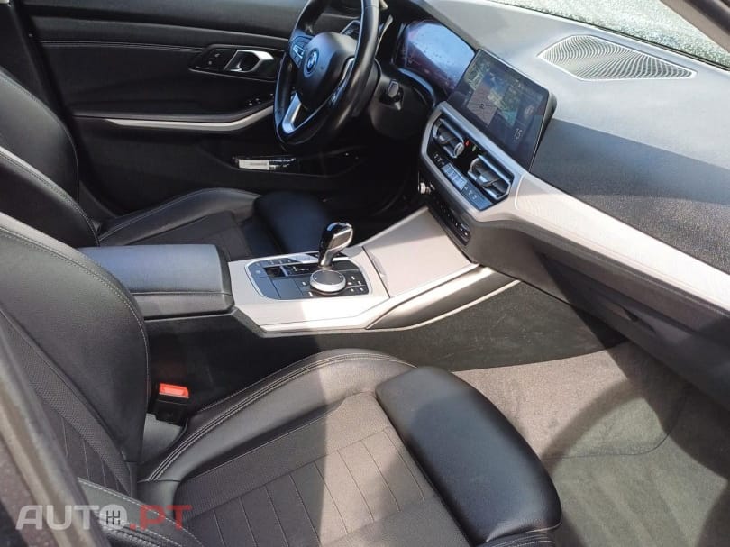 BMW 330 e Touring Auto