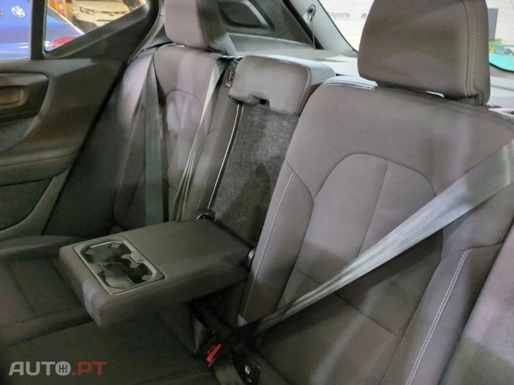 Volvo EX40 82 kWh Single Motor Extended Range Black Edition